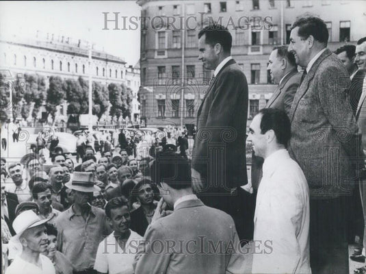 1959 Press Photo Vise President Nixon Asked Questions In Leningrad - Historic Images