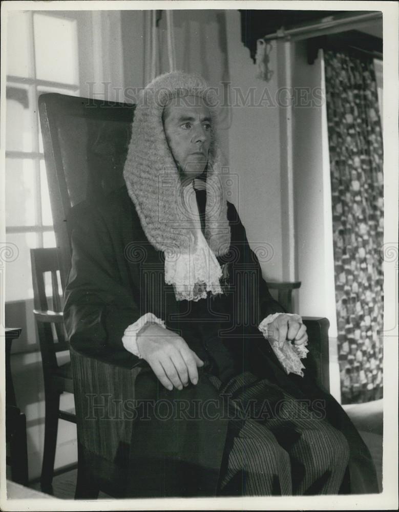 1959 Press Photo Hon. E.H. Sainsbury Presents Loyal Address To Duke Of Gloucestr - Historic Images