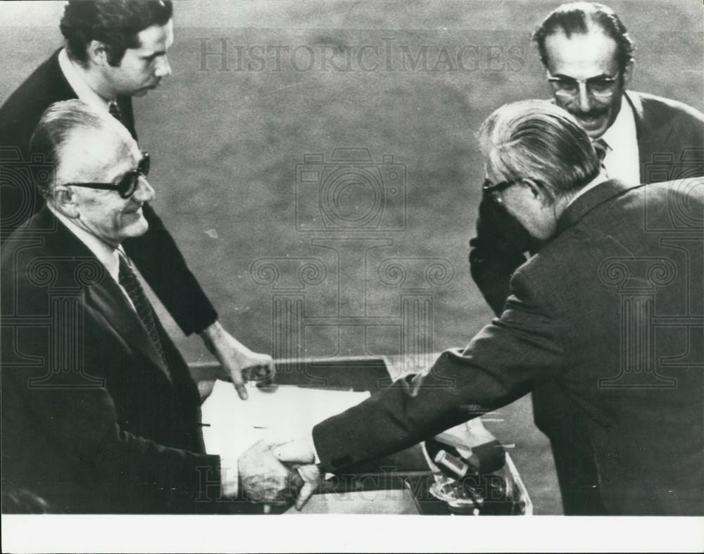 1974 Press Photo Foreign Prime Ministers Mr. Mavros Mr Callaghan Mr. Gunes - Historic Images