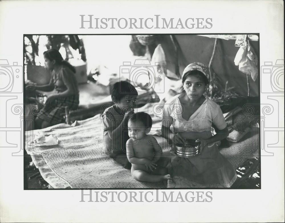 1982 Press Photo Honduras-Salvadorian Refugees in Colomancagua Province - Historic Images