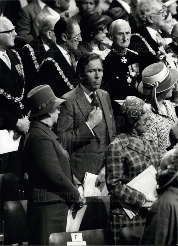 1977 Press Photo Queen's Royal Drive to Celebrate Her Silver Jubilee - Historic Images