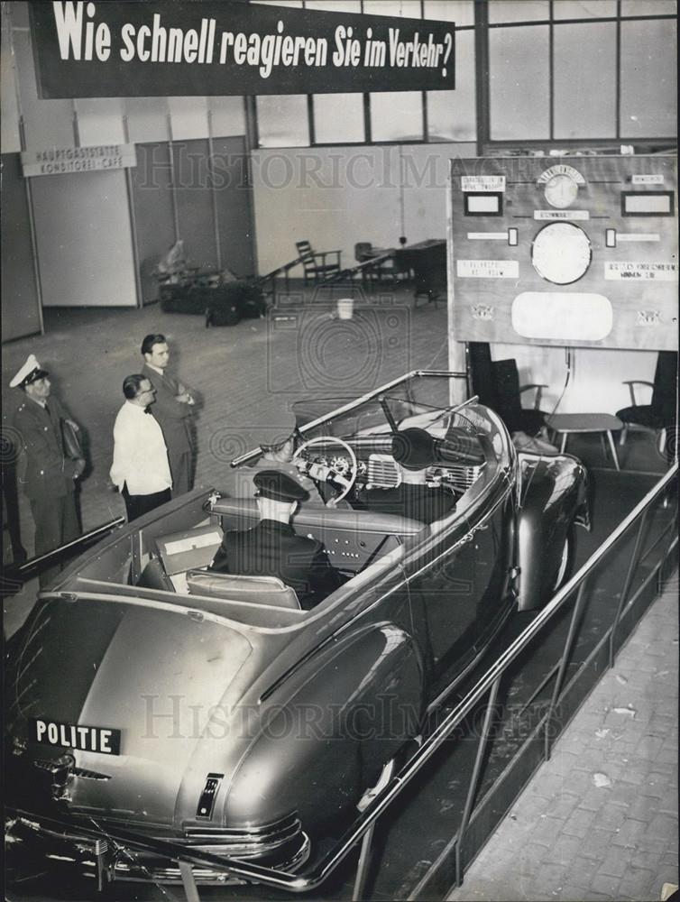 1956 Press Photo International Police Exhibition At Essen Reaction Test Car - Historic Images