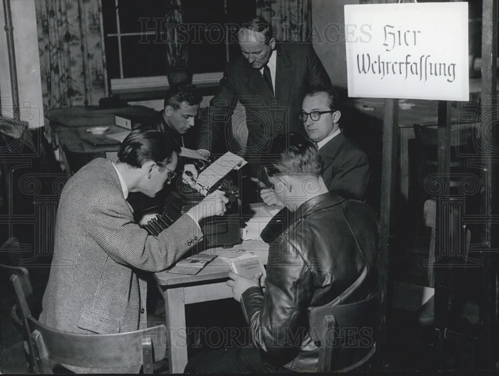 1956 Press Photo German Recruits in Hamburg - Historic Images