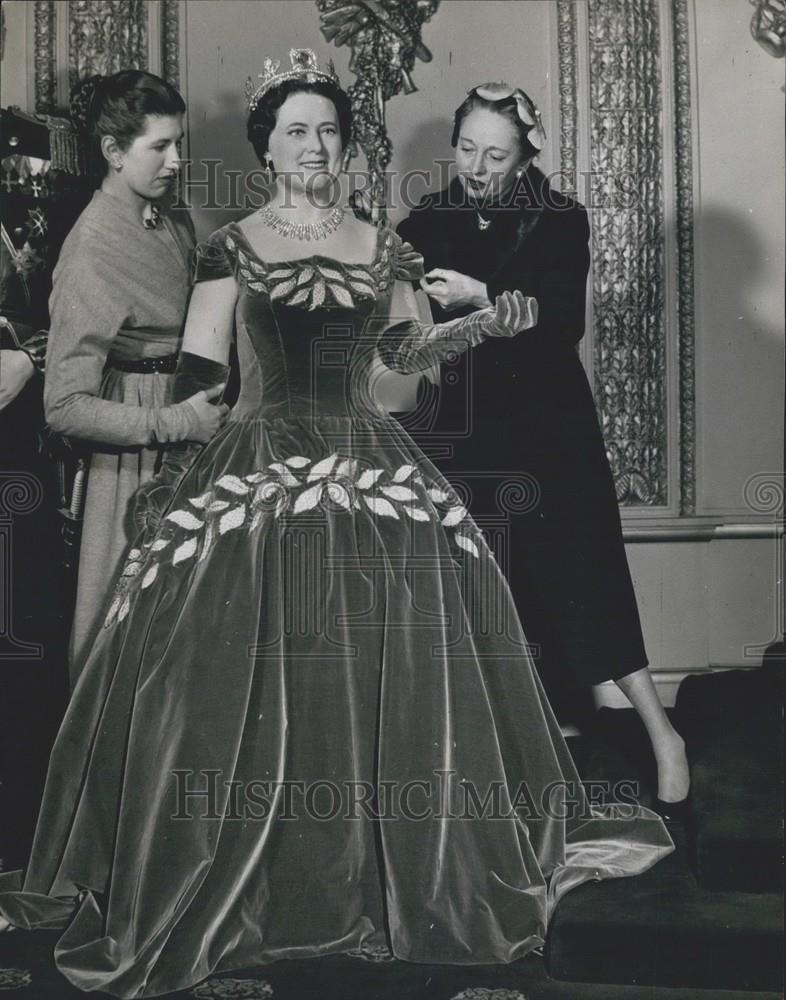 Press Photo Madame Tussaud&#39;s Queen Mother Figure Being Finished Bertrand Denise - Historic Images