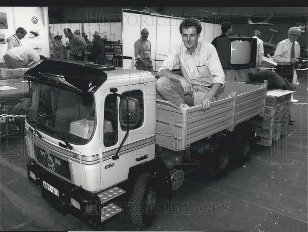 1990 Press Photo Hans Jurgen Wessels Owns Model Truck - Historic Images