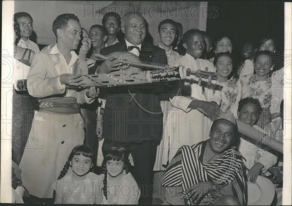 1961 Press Photo President Tsiranana Madagascar Premiere Ballet Paris - Historic Images