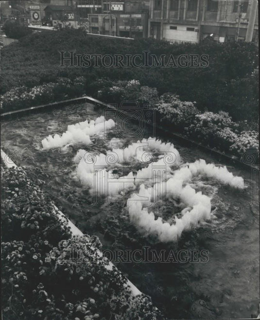 1970 Press Photo Tokyo Fountain Tells the time - Historic Images