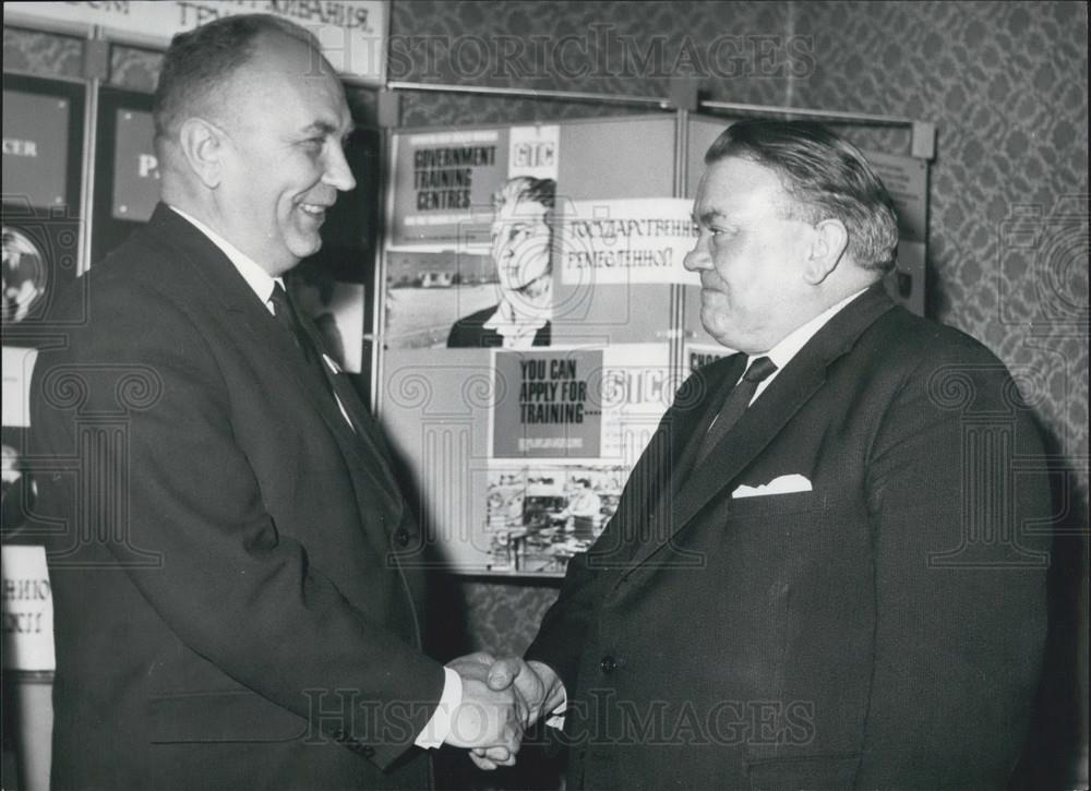 1965 Press Photo A.P. Volkov With Ray Gunter At Ministry Of Labour ST James Sqr - Historic Images