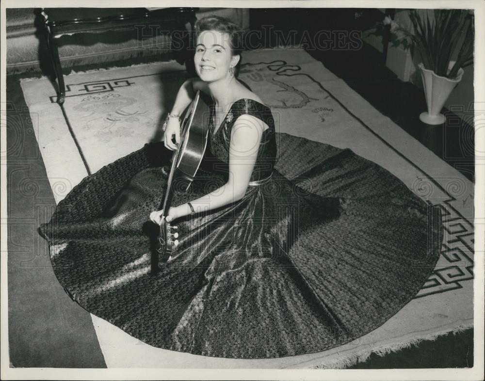 1953 Press Photo Dancer/musician Sheila Byford - Historic Images