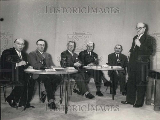 1956 Press Photo Guy Mollet at T.V. A Broadcast Talk Entitled "Facing the Truth" - Historic Images
