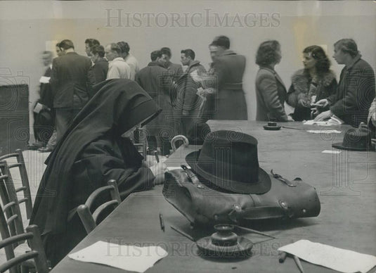 Press Photo  nun lives in a convernt where orphans - Historic Images