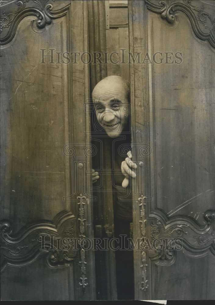 1969 Press Photo Warren Mitchell English Actor Mr. Godboy in Dutch Uncle Play - Historic Images