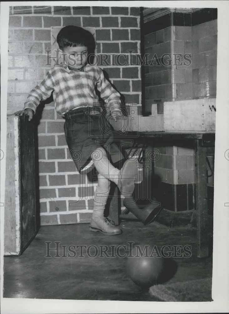 1959 Press Photo Stephen Smith Born With Hole In His Heart Operated In USA - Historic Images