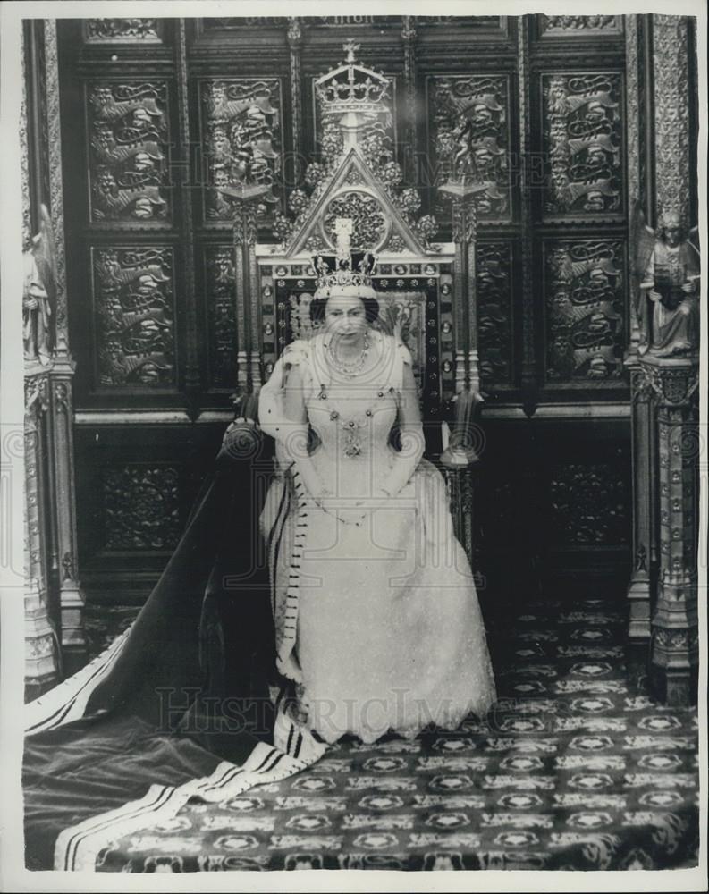 1964 Press Photo  State opening of Parliament. Queen on the house of lords thron - Historic Images