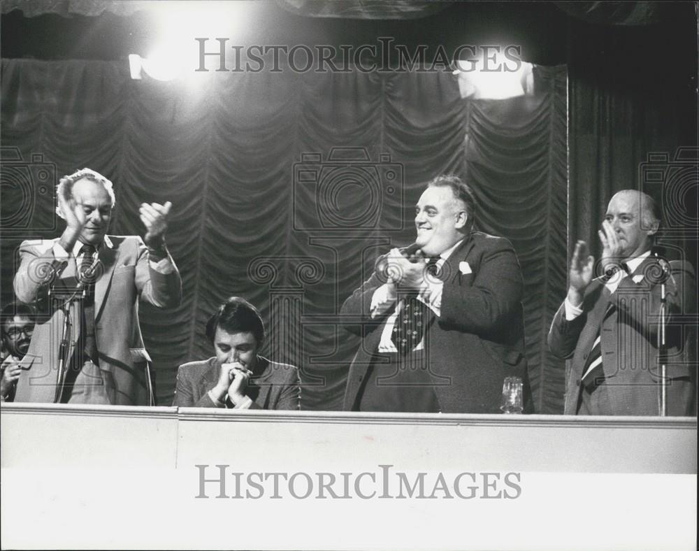 1979 Press Photo David Steel Liberal Party Leader Ovation Cllr. Dennis Payne - Historic Images