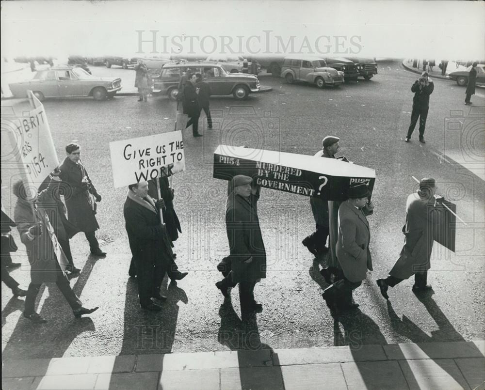 1963 Press Photo Demonstration Against Aircraft Contract Cancellations - Historic Images