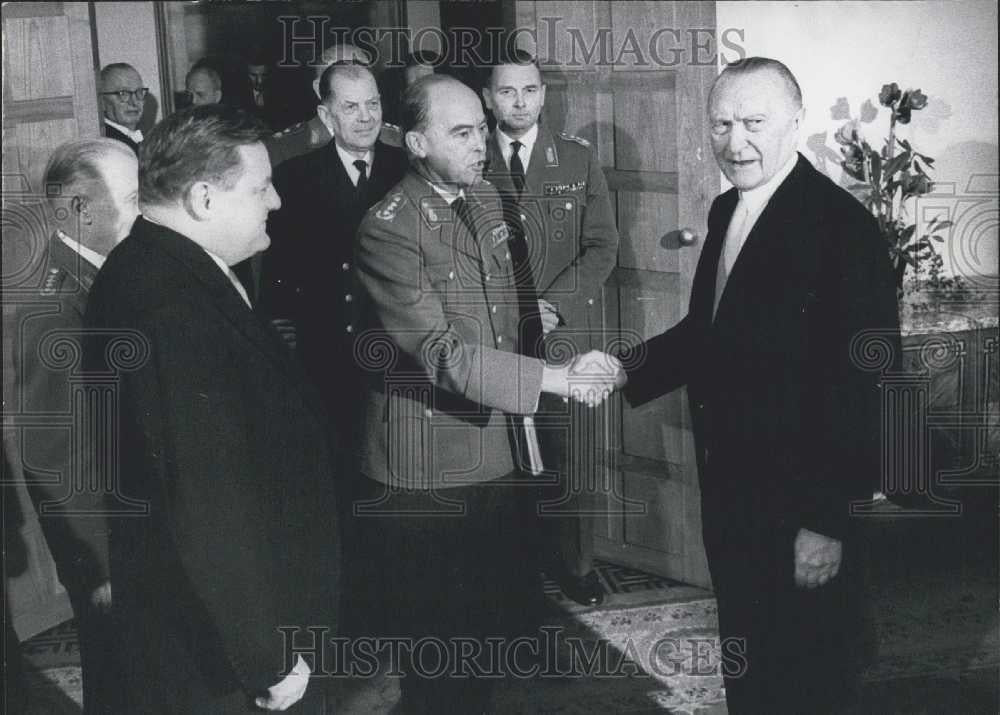 1959 Press Photo German Chancellor Dr. Adenauer Celebrates 83rd Birthday - Historic Images