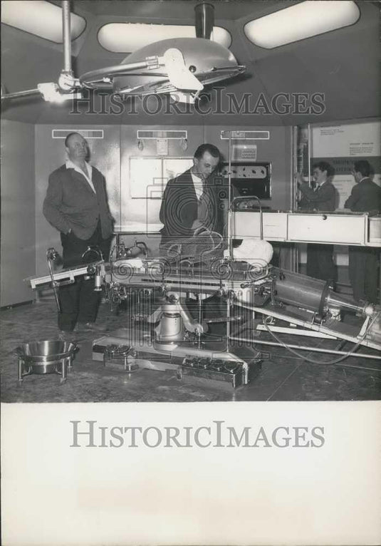 Press Photo Paris Health Exhibition Artificial Heart Lung - Historic Images