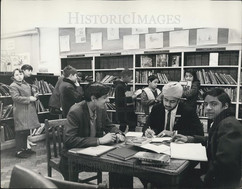 1970 Press Photo The Public Library At Ballsall Heath, Birmingham During Strike - Historic Images