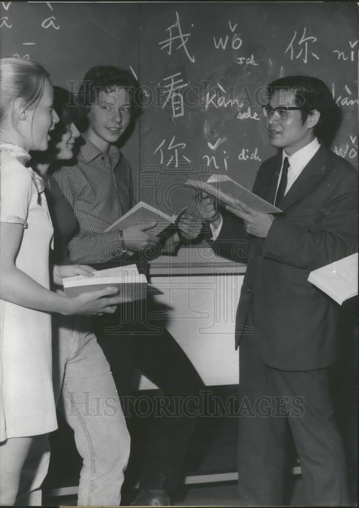 1970 Press Photo Ricarda-Huch-high school  in Germany,Chinese class - Historic Images