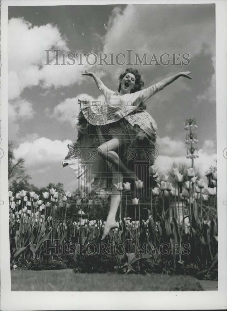 Press Photo Musical Comedy Actress Pat Lawrence Battersea Festival Gardens - Historic Images