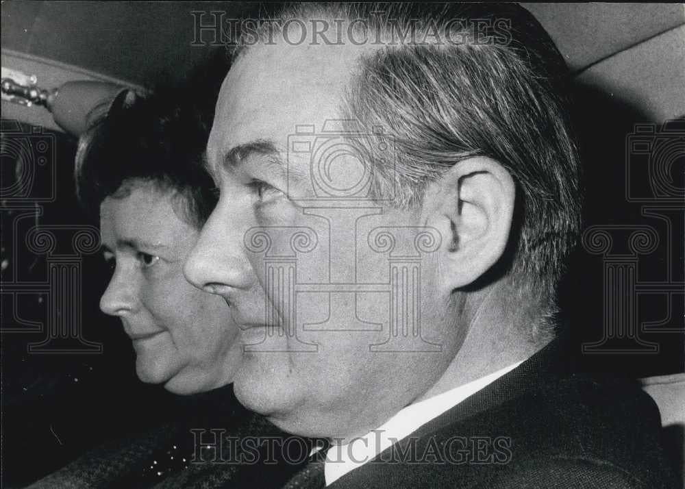 1967 Press Photo James Gallaghan Leaves No 10 Downing Street - Historic Images