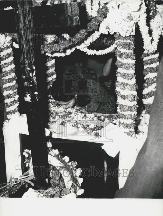 Press Photo Good Friday In One Of Oldest Greek Orthodox Churches In Athens - Historic Images