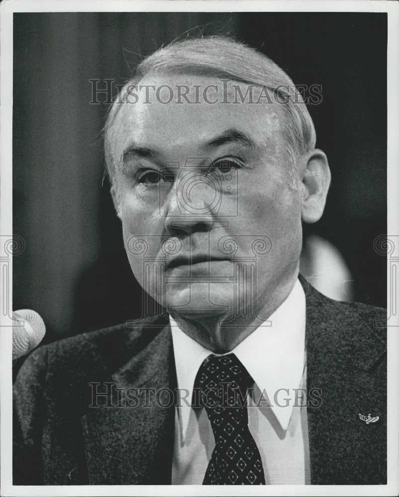 Press Photo G. William Miller Testifying Before a Senate Subcommittee - Historic Images
