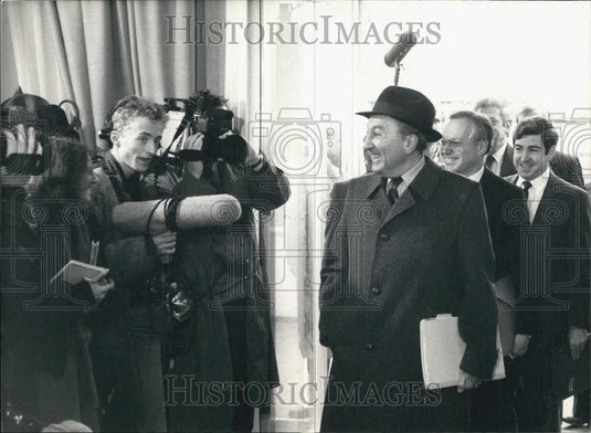 1987 Press Photo U.S. arms negotiator Max Kampelmann enters the Soviet mission - Historic Images