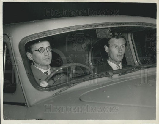 1955 Press Photo Group Captain Peter Townsend Driven Mark Bonham Carter Dinner - Historic Images