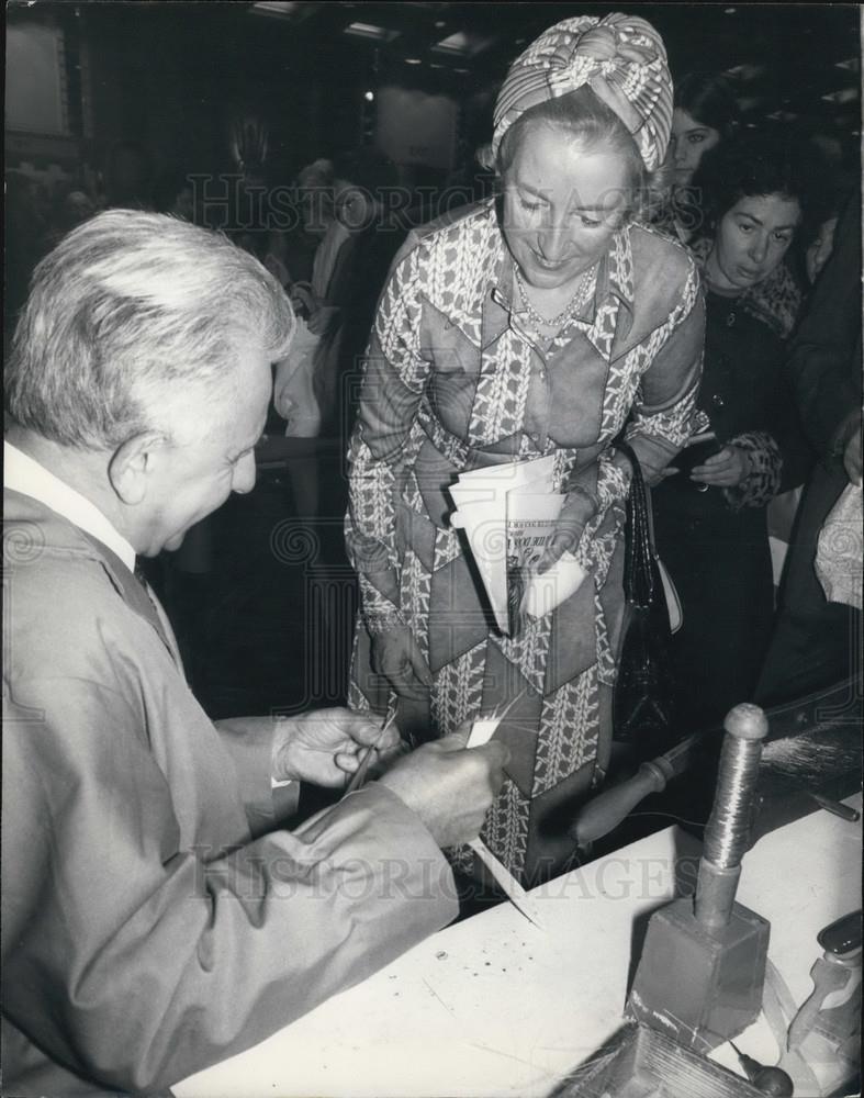 1976 Press Photo Vera Lynn Opens The Greater London Fund For The Blind Christmas - Historic Images