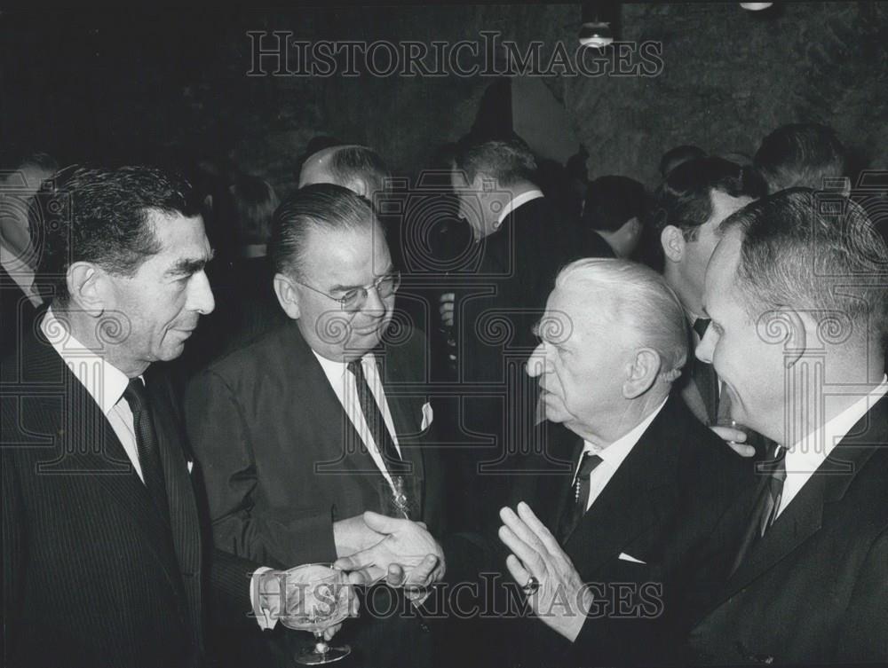 1966 Press Photo J.A. Linen President Time Zeigmond Kisfaludy-Strobl Sculptor - Historic Images