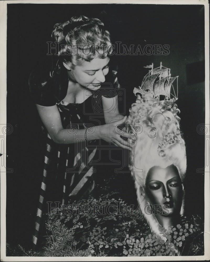 1952 Press Photo German Hairdressers Federation, Frankfurt, Germany - Historic Images