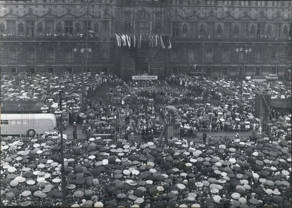 Press Photo Hamburg demands self-determination for all Germans - Historic Images