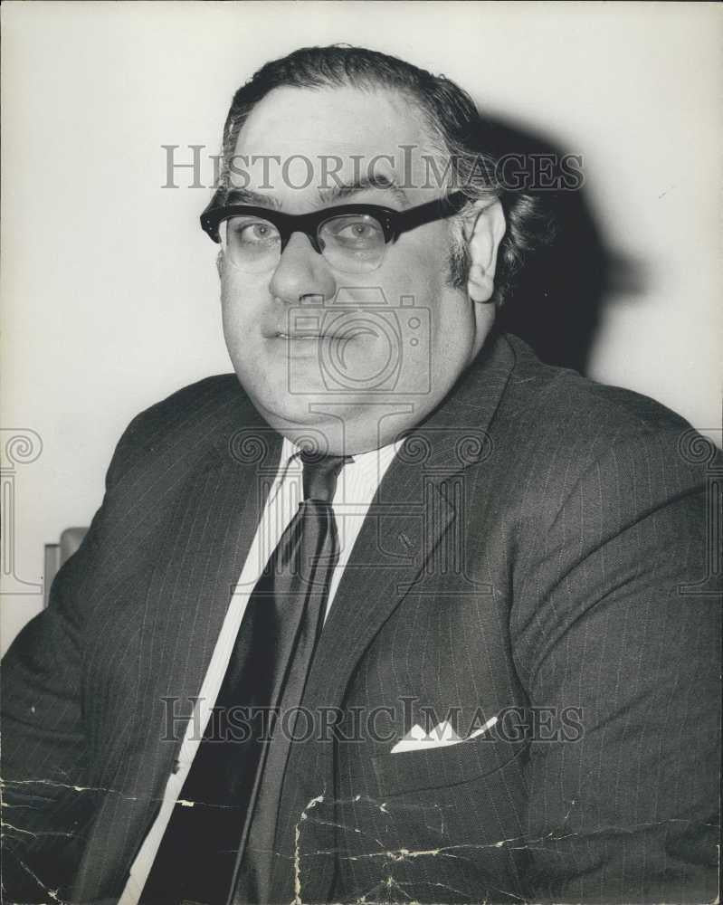 1974 Press Photo The New British Ambassador to United Nations Photo Shows - Historic Images