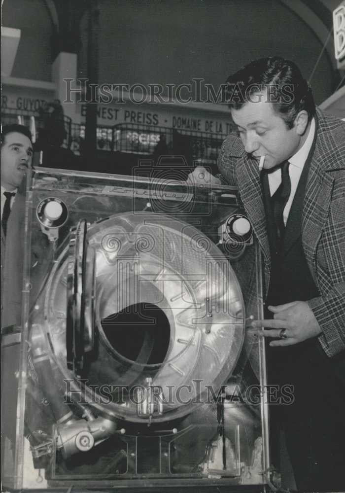 Press Photo French Comedian Jean Richard Paris Household Art Exhibition - Historic Images