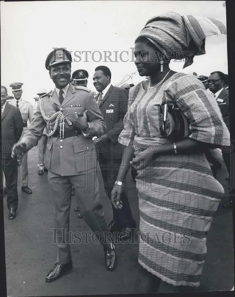 Press Photo Major-General Yakubu &quot;Jack&quot; Gowon of Nigeria and wife - Historic Images