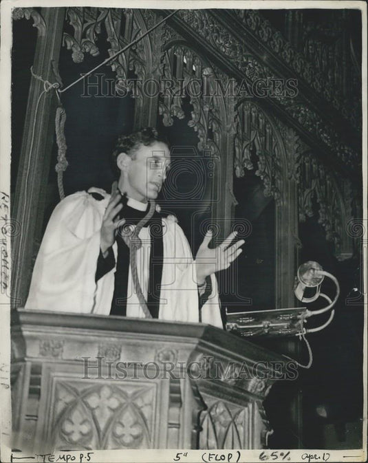 1955 Press Photo Vicar Wears Noose In Pulpit - Historic Images