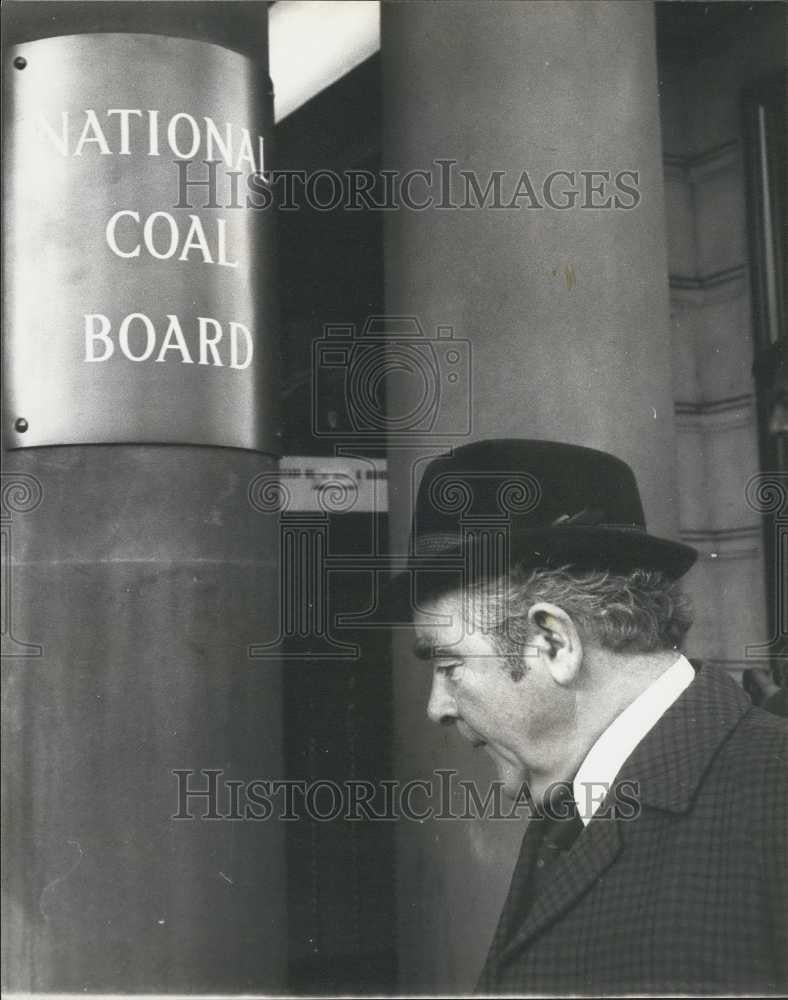 1974 Press Photo Mr. Joe Gormley at the National Coal Board headquarters - Historic Images