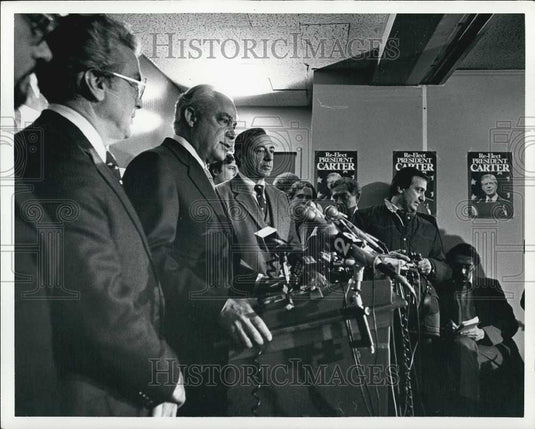 1980 Press Photo Robert Strauss Held a News conference - Historic Images