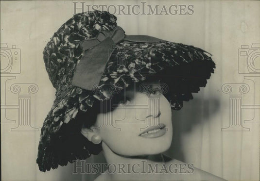 1960 Press Photo Hat Designed By Balmain Paris Milliner - Historic Images