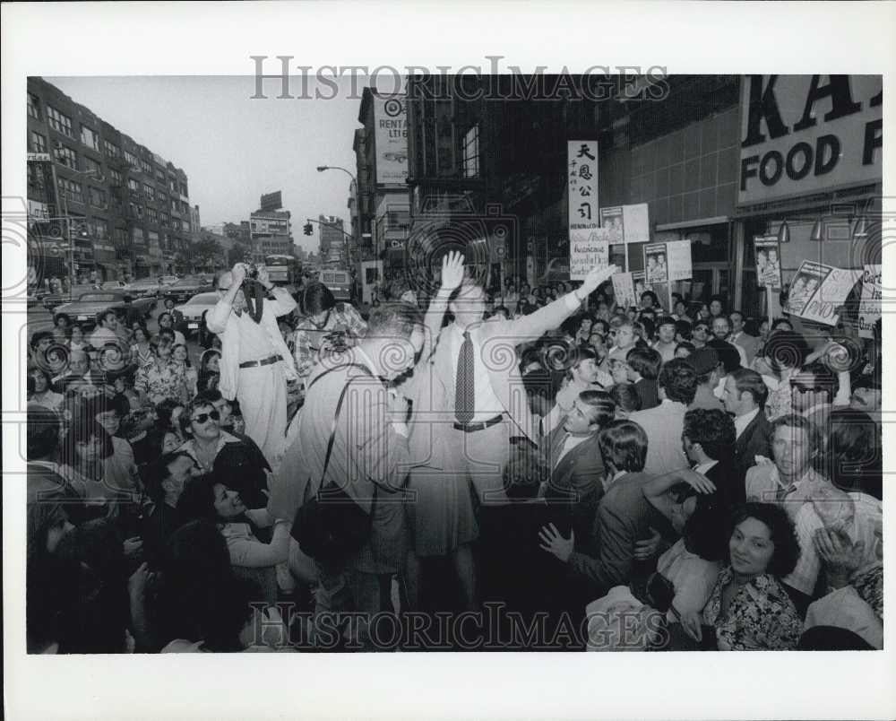 Press Photo Senator Walter Mondale Campaign Abe Beam New York - Historic Images