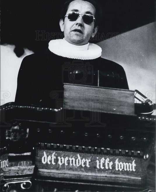 1972 Press Photo Vicar Egon Mads Jensen Preaching After Becoming Blind - Historic Images