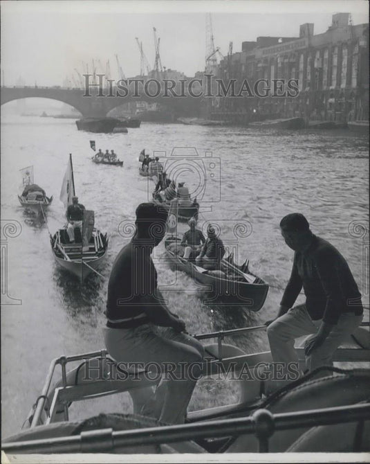 Press Photo Swan Uping - Historic Images