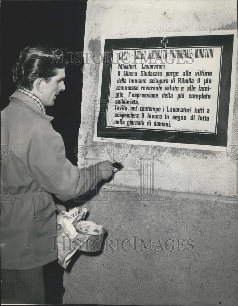 Press Photo A plaque for miners - Historic Images