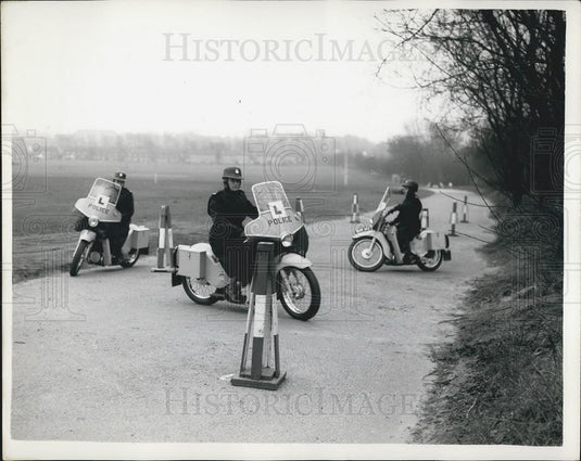 Press Photo Policewomen in training on motorcycles - Historic Images