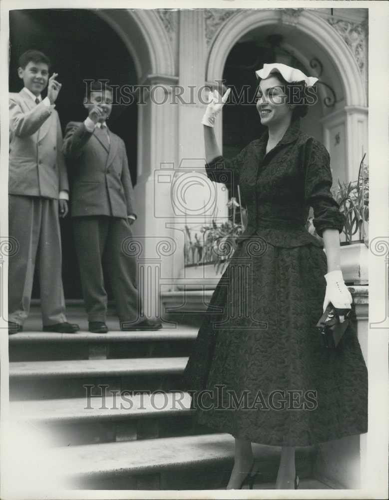 1955 Press Photo Costa Rican Envoy to Britain Senora Virginia de Gallagos - Historic Images