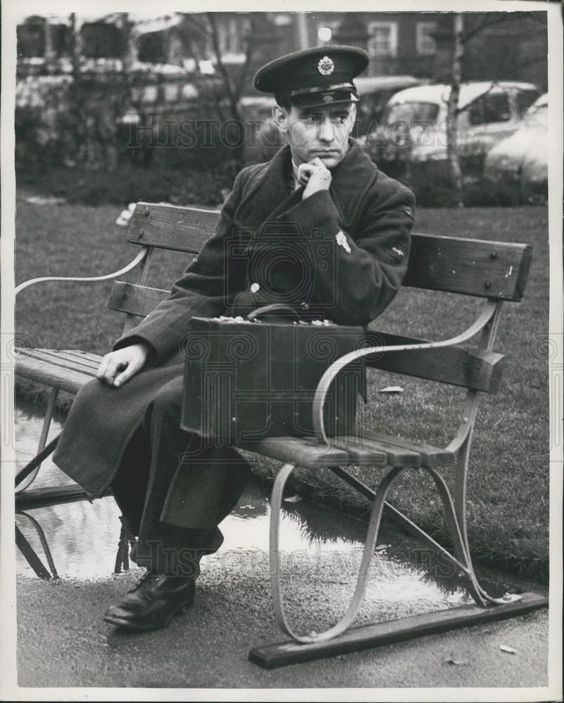 1957 Press Photo James Michael Stanton who escaped from a Mental hospital - Historic Images