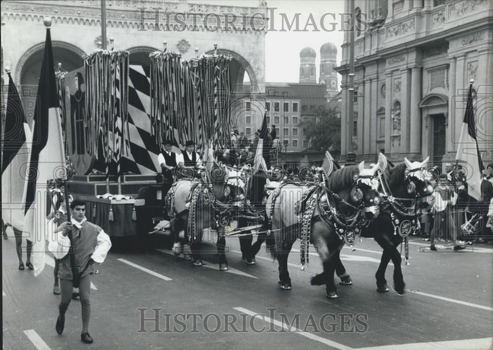 Press Photo October Festival Parade in the streets of Munich - Historic Images