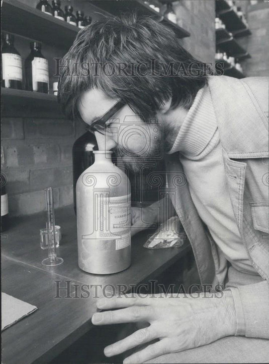 Press Photo Dr.George Dodd's nose is giving him the sweet smell of success - Historic Images
